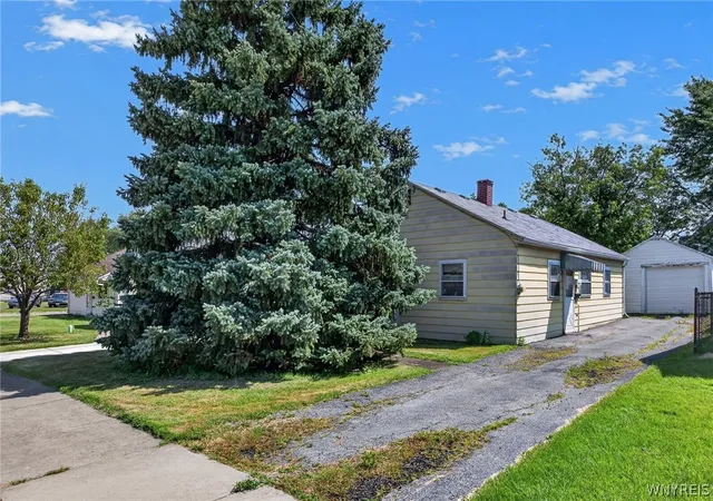 Photo 3 of Sale Pending at 93 Hillcrest Rd, Tonawanda, NY 14150 | MLS# B1701273 | Listing updated on 2026-08-11