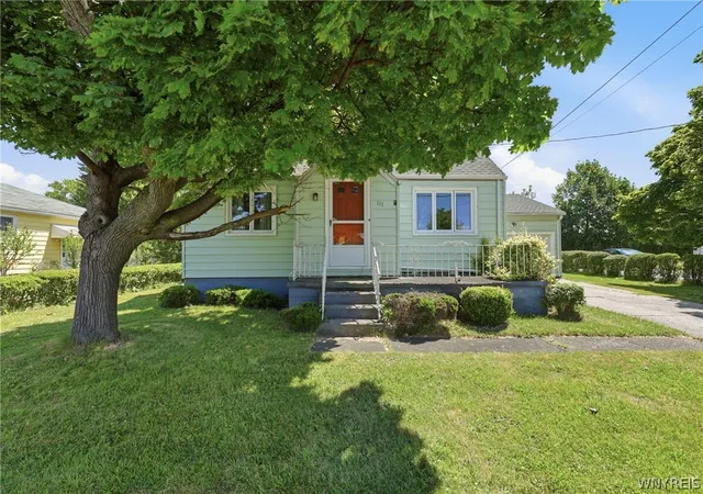 Photo 2 of Sale Pending at 111 Griffith St, Buffalo, NY 14212 | MLS# B1701753 | Listing updated on 2026-08-14