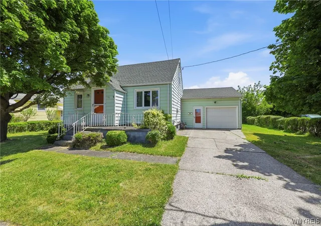 Photo 3 of Sale Pending at 111 Griffith St, Buffalo, NY 14212 | MLS# B1701753 | Listing updated on 2026-08-14