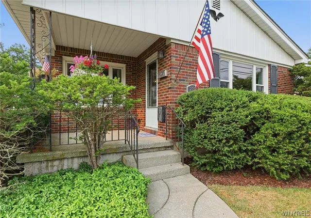 Photo 4 of Sale Pending at 289 French Rd, Depew, NY 14043 | MLS# B1702064 | Listing updated on 2026-09-12