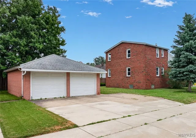 Listing Photo 5 - Condo for sale in building located at 8 Evergreen Pl, Cheektowaga, NY 14225