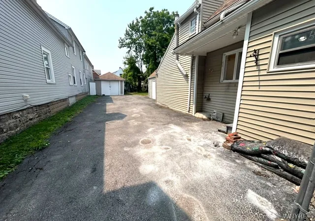 Photo 3 of Single family home for sale at 24 Euclid Ave, Buffalo, NY 14211 | MLS# B1702297 | Listing updated on 2026-08-12