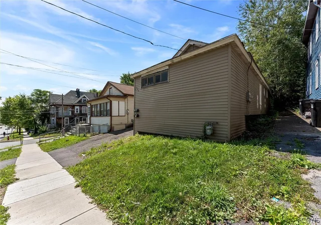 Photo 2 of Multi family home for sale at 505 Carbon St, Syracuse, NY 13208 | MLS# S1702362 | Listing updated on 2026-08-24