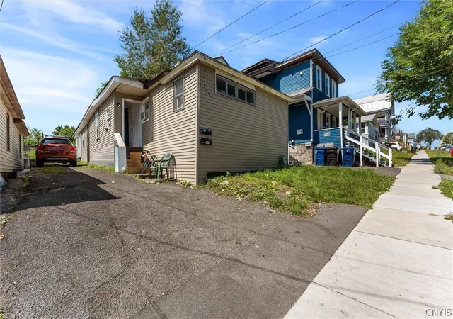 Listing Photo 4 - Condo for sale in building located at 505 Carbon St, Syracuse, NY 13208