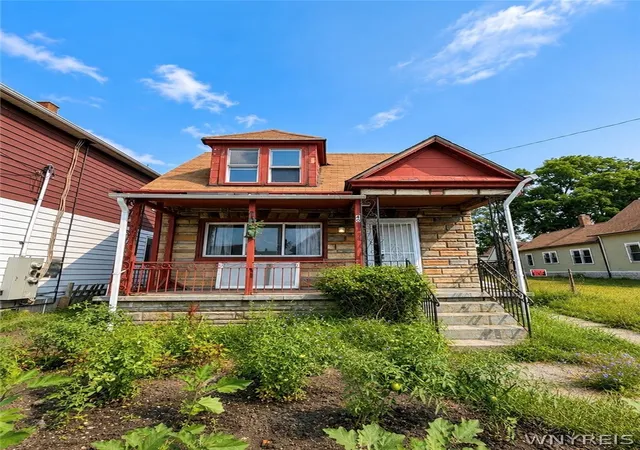 Photo 1 of Sale Pending at 40 Ashley St, Buffalo, NY 14212 | MLS# B1702257 | Listing updated on 2026-09-06