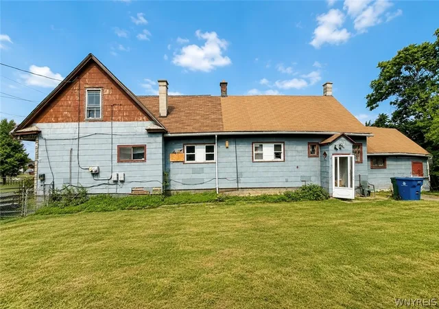 Photo 2 of Sale Pending at 40 Ashley St, Buffalo, NY 14212 | MLS# B1702257 | Listing updated on 2026-09-06
