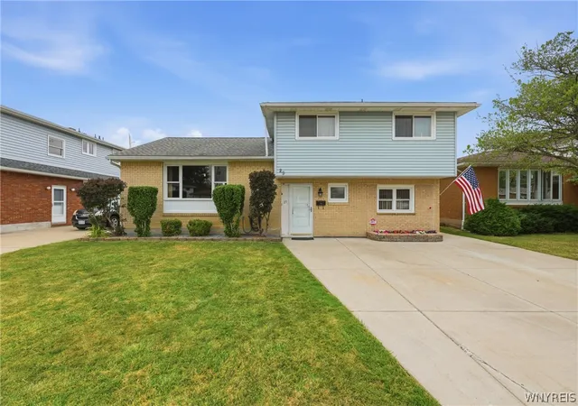 Photo 1 of Sale Pending at 29 Rosemead Ln, Buffalo, NY 14227 | MLS# B1702426 | Listing updated on 2026-09-14