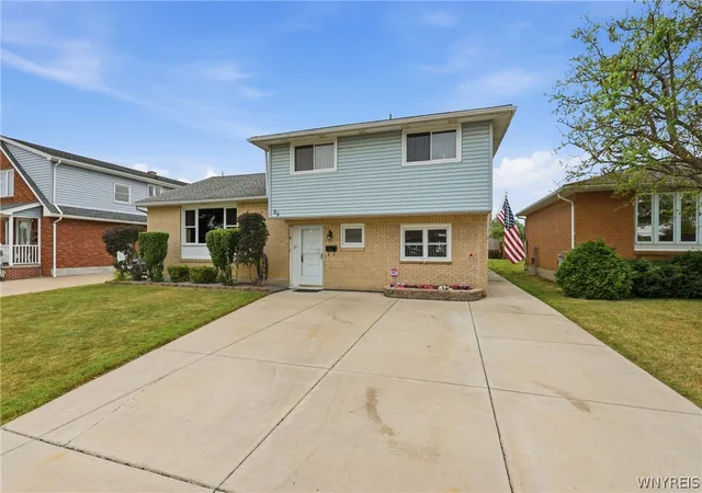 Photo 2 of Sale Pending at 29 Rosemead Ln, Buffalo, NY 14227 | MLS# B1702426 | Listing updated on 2026-09-14