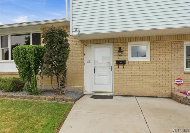 Photo 3 of Sale Pending at 29 Rosemead Ln, Buffalo, NY 14227 | MLS# B1702426 | Listing updated on 2026-09-14