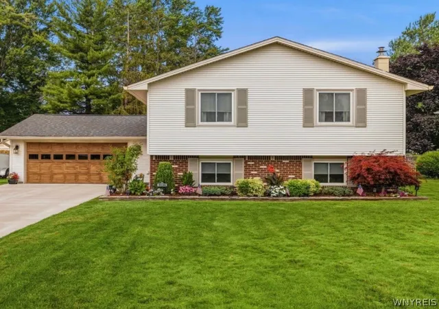 Photo 1 of Sale Pending at 5698 Jennifer Dr W, Lockport, NY 14094 | MLS# B1701217 | Listing updated on 2026-08-11