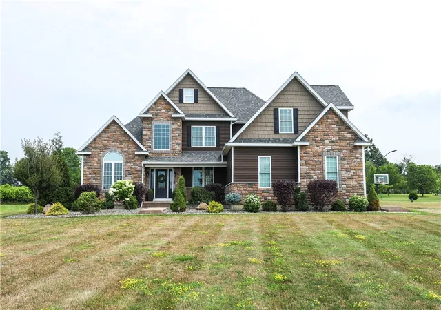 Photo 2 of Single family home for sale at 15 Fox Ridge Rd, Horseheads, NY 14845 | MLS# R1701545 | Listing updated on 2026-09-09