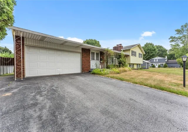 Photo 3 of Sale Pending at 125 Colony Park Dr, Liverpool, NY 13088 | MLS# S1702444 | Listing updated on 2026-09-05
