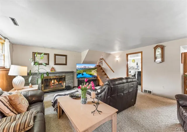 Photo 4 of Sale Pending at 125 Colony Park Dr, Liverpool, NY 13088 | MLS# S1702444 | Listing updated on 2026-09-05