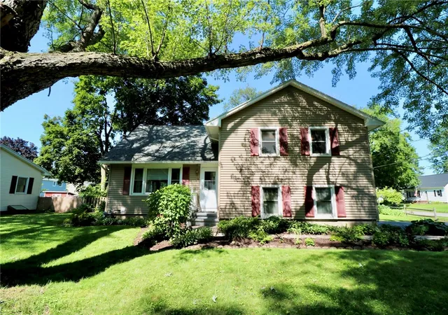 Photo 2 of Sale Pending at 31 Idlewood Dr, Brockport, NY 14420 | MLS# R1701987 | Listing updated on 2026-08-11