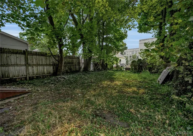 Photo 3 of Single family home for sale at 131 Lemon St, Buffalo, NY 14204 | MLS# B1702344 | Listing updated on 2026-08-22