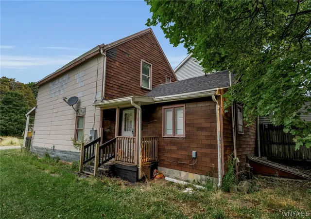 Photo 3 of Single family home for sale at 131 Lemon St, Buffalo, NY 14204 | MLS# B1702344 | Listing updated on 2026-08-22