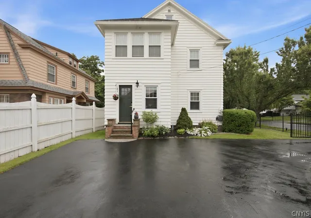 Photo 3 of Sale Pending at 300 Wendell, Syracuse, NY 13203 | MLS# S1702429 | Listing updated on 2026-08-19