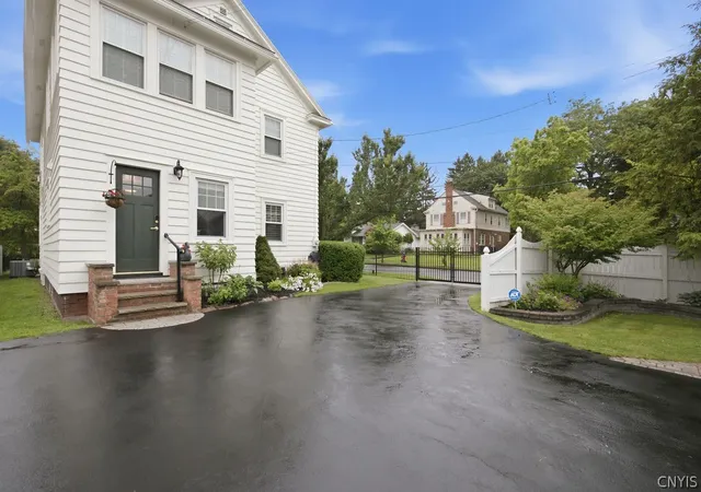 Photo 4 of Sale Pending at 300 Wendell, Syracuse, NY 13203 | MLS# S1702429 | Listing updated on 2026-08-19