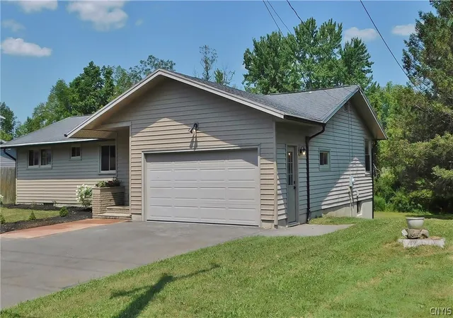 Photo 2 of Single family home for sale at 7742 Davis Rd S, Syracuse, NY 13212 | MLS# S1701726 | Listing updated on 2026-09-15