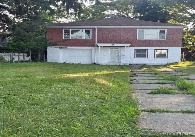 Photo 4 of Multi family home for sale at 6 Palos Pl, Buffalo, NY 14215 | MLS# B1702314 | Listing updated on 2026-09-13