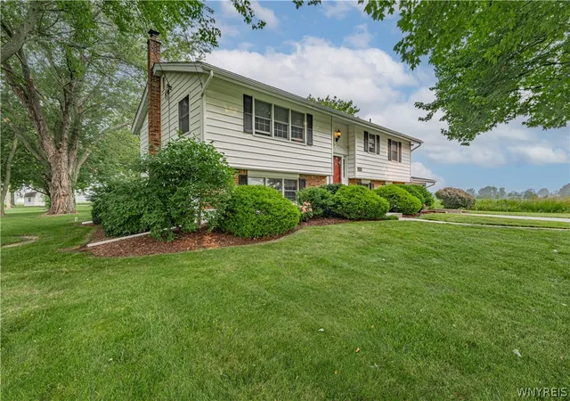 Photo 3 of Sale Pending at 5500 Keck Rd, Lockport, NY 14094 | MLS# B1702356 | Listing updated on 2026-08-12