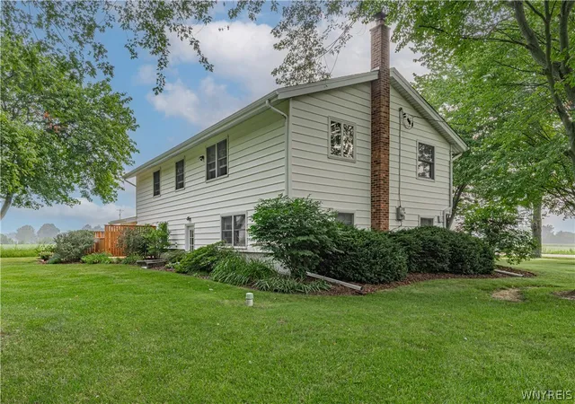 Photo 4 of Sale Pending at 5500 Keck Rd, Lockport, NY 14094 | MLS# B1702356 | Listing updated on 2026-08-12