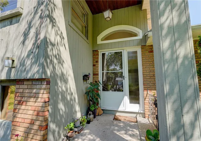 Photo 3 of Sale Pending at 315 Dunrovin Ln, Rochester, NY 14618 | MLS# R1700383 | Listing updated on 2026-08-16