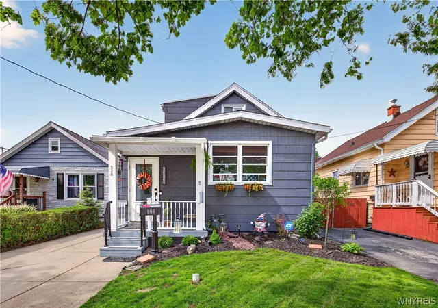 Photo 2 of Sale Pending at 528 Marilla St, Buffalo, NY 14220 | MLS# B1702382 | Listing updated on 2026-08-29