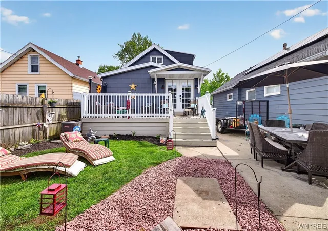 Photo 3 of Sale Pending at 528 Marilla St, Buffalo, NY 14220 | MLS# B1702382 | Listing updated on 2026-08-29