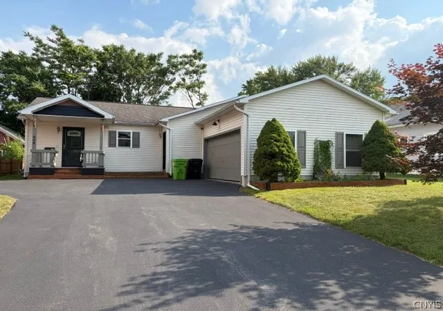 Photo 1 of Sale Pending at 526 Delmar Pl, Syracuse, NY 13208 | MLS# S1702019 | Listing updated on 2026-09-13