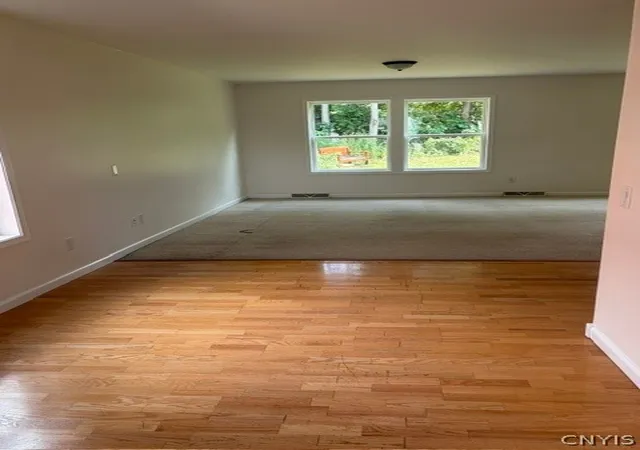 Photo 4 of Sale Pending at 526 Delmar Pl, Syracuse, NY 13208 | MLS# S1702019 | Listing updated on 2026-09-13
