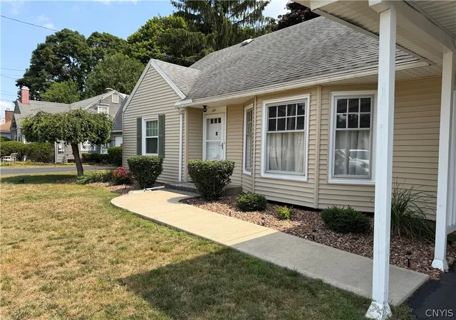 Photo 3 of Sale Pending at 117 Fay Park Dr, Syracuse, NY 13212 | MLS# S1701804 | Listing updated on 2026-08-10