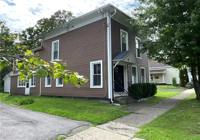 Photo 1 of Single family home for sale at 11 State St, Oxford, NY 13830 | MLS# R1702371 | Listing updated on 2026-08-26