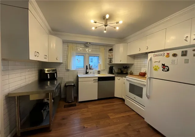Photo 3 of Single family home for sale at 11 State St, Oxford, NY 13830 | MLS# R1702371 | Listing updated on 2026-08-26