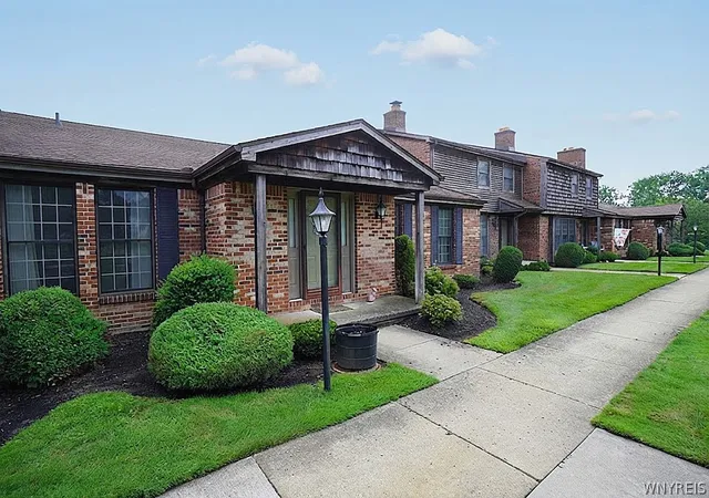 Photo 2 of Sale Pending at 122 Wedgewood Dr, Williamsville, NY 14221 | MLS# B1700657 | Listing updated on 2026-08-24