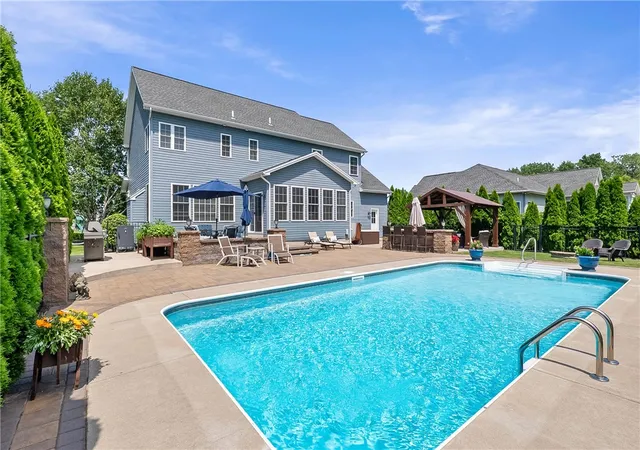 Photo 4 of Sale Pending at 95 Blue Aspen Way, Rochester, NY 14612 | MLS# R1702093 | Listing updated on 2026-08-05