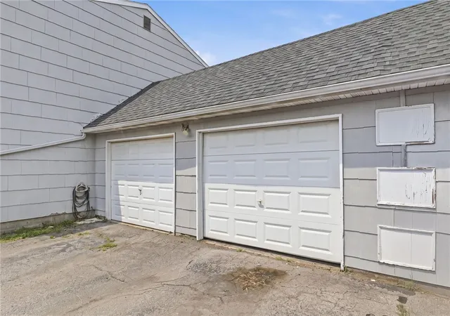 Photo 3 of Sale Pending at 96-98 Willowick Dr, Fairport, NY 14450 | MLS# R1702423 | Listing updated on 2026-08-05