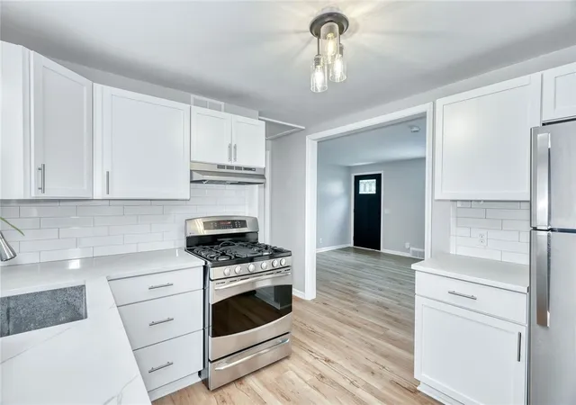 Photo 4 of Sale Pending at 158 Howard Rd, Rochester, NY 14606 | MLS# R1702399 | Listing updated on 2026-08-25