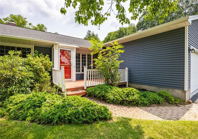 Photo 2 of Sale Pending at 52 Oak Hl Ter, Penfield, NY 14526 | MLS# R1702374 | Listing updated on 2026-08-05