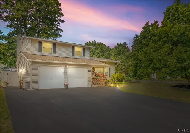 Photo 1 of Sale Pending at 7601 Audrey Dr, Syracuse, NY 13212 | MLS# S1702035 | Listing updated on 2026-08-31