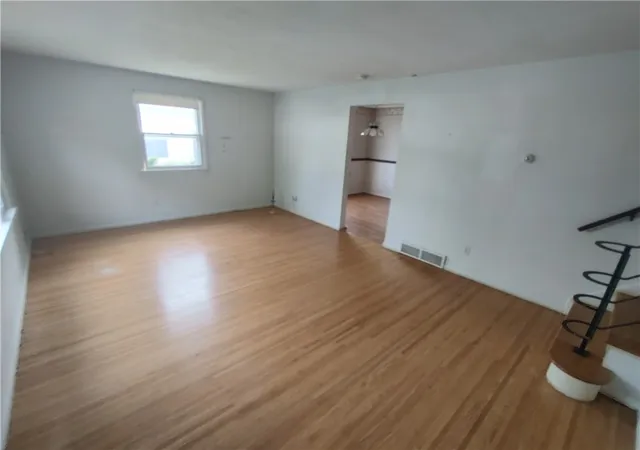 Photo 2 of Sale Pending at 35 Caren Dr, Rochester, NY 14622 | MLS# R1695384 | Listing updated on 2026-08-04