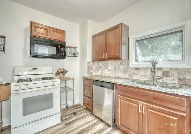 Photo 4 of Sale Pending at 24 Garford Rd, Rochester, NY 14622 | MLS# R1702664 | Listing updated on 2026-08-07