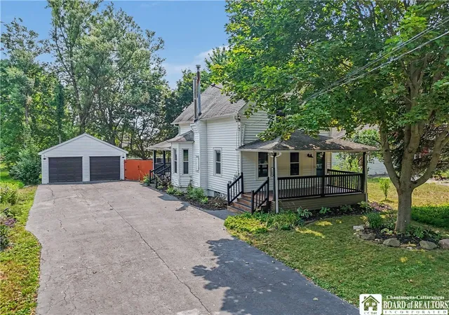 Photo 2 of Single family home for sale at 1369 Sturgeon Point Rd, Derby, NY 14047 | MLS# R1702048 | Listing updated on 2026-09-03