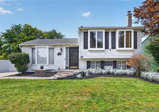 Photo 1 of Sale Pending at 76 Woodgate Dr, Buffalo, NY 14227 | MLS# B1701401 | Listing updated on 2026-08-11