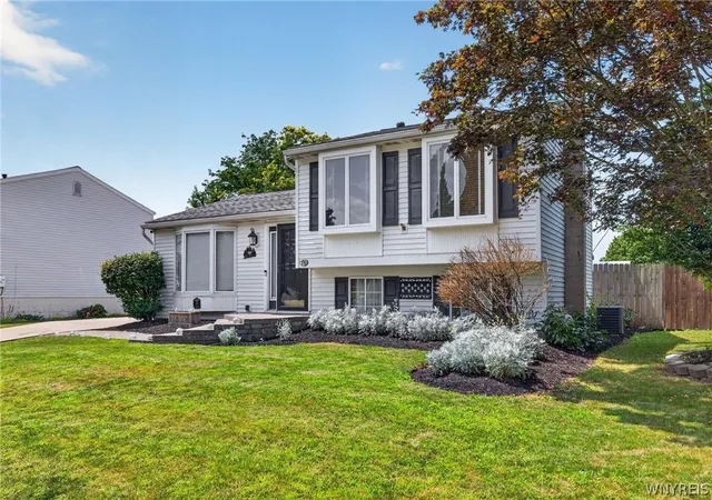 Photo 3 of Sale Pending at 76 Woodgate Dr, Buffalo, NY 14227 | MLS# B1701401 | Listing updated on 2026-08-11