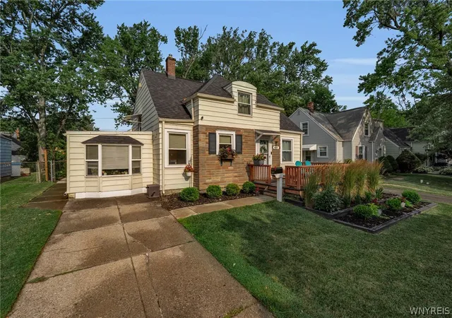 Photo 1 of Sale Pending at 401 Lamarck Dr, Buffalo, NY 14225 | MLS# B1702248 | Listing updated on 2026-08-06