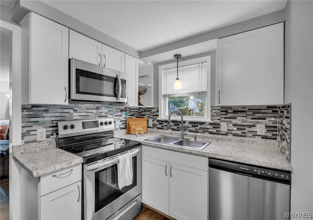 Photo 3 of Sale Pending at 401 Lamarck Dr, Buffalo, NY 14225 | MLS# B1702248 | Listing updated on 2026-08-06