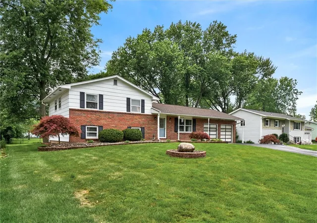 Photo 2 of Sale Pending at 21 W Canon Dr, Rochester, NY 14624 | MLS# R1702670 | Listing updated on 2026-09-09