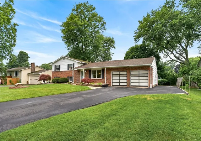 Photo 3 of Sale Pending at 21 W Canon Dr, Rochester, NY 14624 | MLS# R1702670 | Listing updated on 2026-09-09
