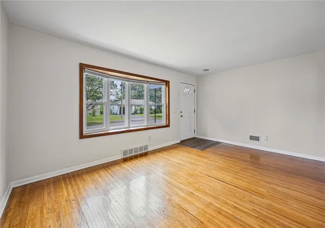 Photo 4 of Sale Pending at 117 Willow Ave, Rochester, NY 14609 | MLS# R1701899 | Listing updated on 2026-08-05